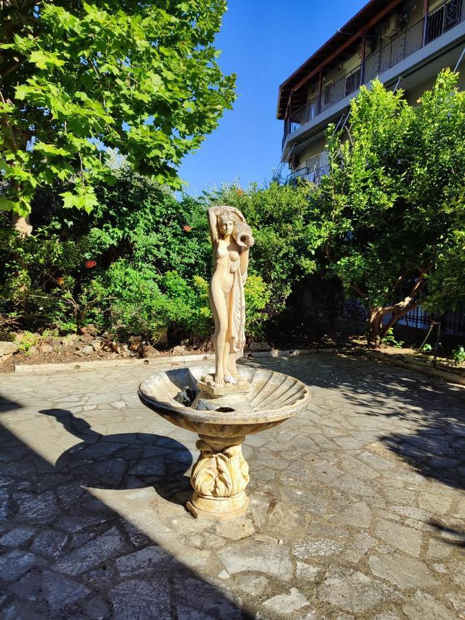 ホテル Περσεφονη カメナブルナ エクステリア 写真